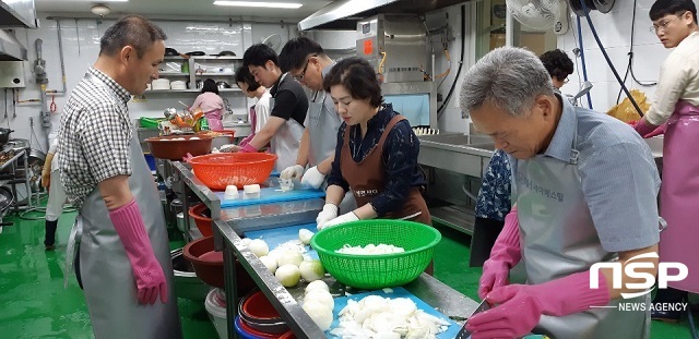 [NSP PHOTO]군산시 농업기술센터, 급식봉사활동 구슬땀