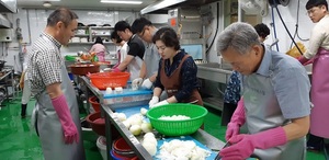 [NSP PHOTO]군산시 농업기술센터, 급식봉사활동 구슬땀