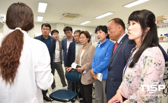 NSP통신-경산시의회는 올해 돌봄농장조성사업 대상지인 와촌면 소재 포니힐링 돌봄농장을 방문해 사업추진내역 및 프로그램 현황을 보고 받고 사업내용이 변경된 사유 등 보조사업의 적정성을 질의했다. (경산시의회)