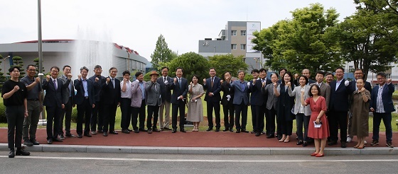 NSP통신-▲공주대가 18일 총장 취임과 화합을 위한 기념식수 행사를 가졌다. (공주대학교)