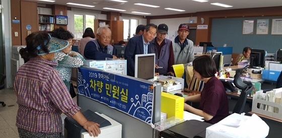 NSP통신-▲아산시가 도고면에서 찾아가는 차량민원실을 운영했다. (아산시)