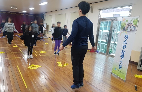 NSP통신-▲서천군보건소가 판교중학교 청소년들을 대상으로 청소년 몸짱 스쿨을 운영했다. (서천군)