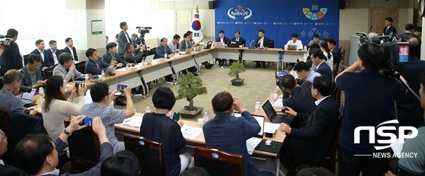 NSP통신-25일 열린 장석웅 전남교육감 주민직선 3기 취임 1주년 기자간담회. (전남교육청)