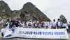 [NSP PHOTO]충남대 등 국립대 학생들, 독도에 올라 플래시몹 진행
