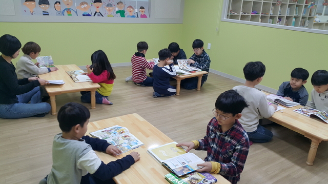 NSP통신-아동돌봄 책읽기 모습. (경기도)