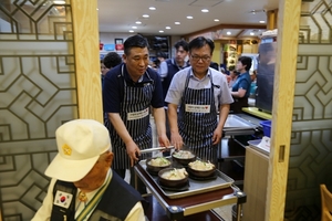 [NSP PHOTO]중기부·소상공인연합회, 초복 맞이 삼계탕 나눔 행사 개최