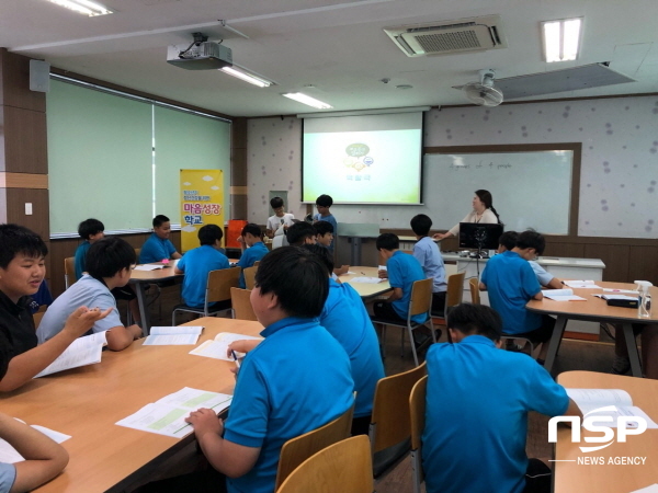 NSP통신-영양군은 지난 12일 영양중학교, 영양여자중학교 1학년을 대상으로 생명지킴이 양성 보고·듣고·말하기 교육을 실시했다. (영양군)