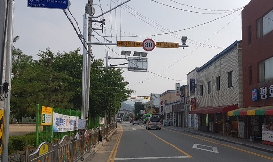 NSP통신-▲아산시가 교통약자 보호구역 내 무인교통단속카메라를 추가 설치했다. (아산시)