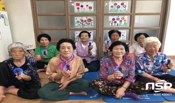 NSP통신-영양군 청기면은 복지사각지대 발굴을 위한 홍보물 제작 및 배포를 통해 주변의 어려운 이웃을 찾고, 살피고, 보살피는 맞춤형 복지 서비스를 추진하고 있어 주민들로부터 큰 호응을 얻고 있다. (영양군)