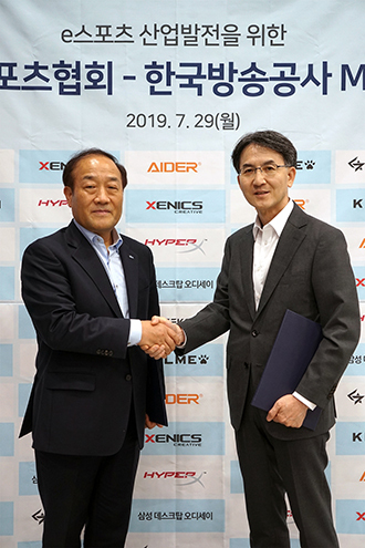 NSP통신-김영만 한국e스포츠협회장(왼쪽)과 정필모 KBS 부사장(오른쪽) . (한국e스포츠협회)