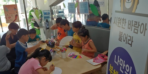 NSP통신-▲청양군이 백제문화체험박물관 방문객들을 대상으로 체험프로그램을 운영한다. (청양군)