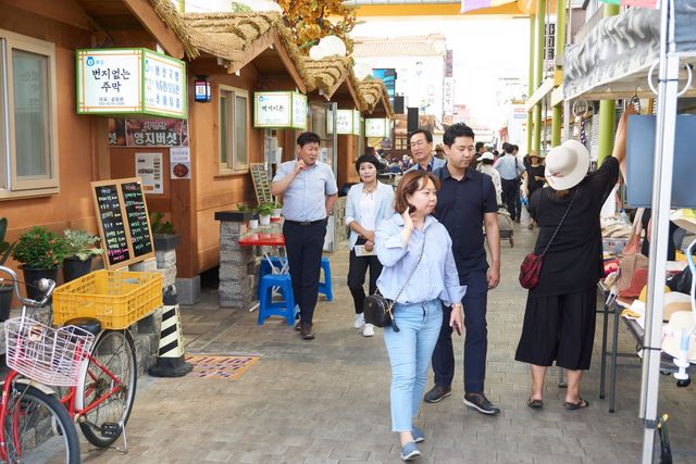 NSP통신-의원연구단체 공유도시 용인, 벤치마킹(용문천년시장). (용인시의회)