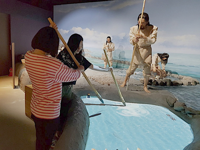 NSP통신-학생들이 오이도 박물관에서 체험에 참여하고 있다. (시흥시)