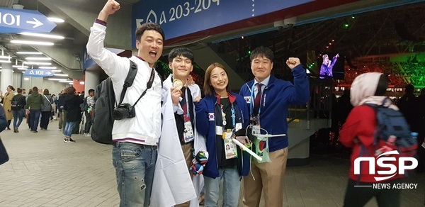 NSP통신-제45회 국제기능올림픽에서 금메달을 수상한 전남기술과학고 출신 양수민 선수(왼쪽 두 번째). (전남교육청)