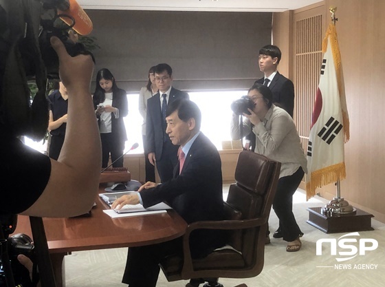 NSP통신-30일 한국은행 금융통화위원회에서 이주열 한은 총재.