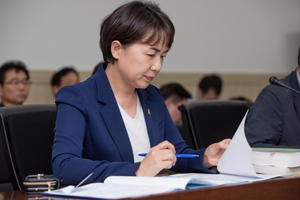 [NSP PHOTO]원미정 경기도의원, 사무위탁 일부개정조례안 상임위 가결