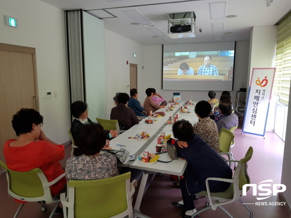 NSP통신-치매환자와 가족을 위한 힐링 프로그램이 지난 2일 영덕군 치매안심센터에서 열렸다 (영덕군)