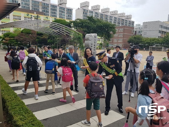 [NSP PHOTO]군산서, 스쿨존 교통안전 민·관·경 합동 캠페인