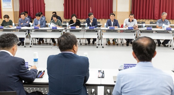 NSP통신-▲청양군이 푸드플랜 추진상황을 점검하면서 향후 발전방안을 논의했다. (청양군)