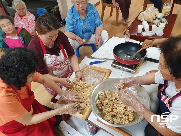 NSP통신-5일 열린 광주 광산구 건강아파트 요리교실. (광주 광산구)