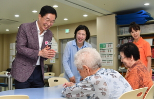 [NSP PHOTO]경북교육청, 구미 선산시장 장보기와 효구미실버힐 위문