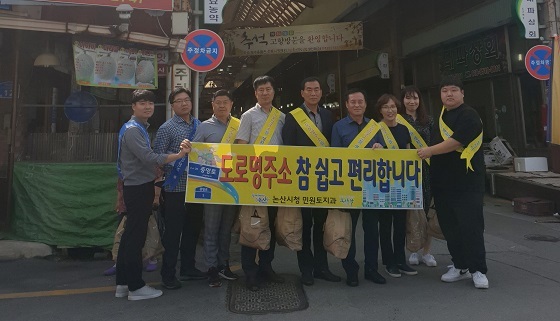 NSP통신-▲논산시가 시민들을 대상으로 도로명주소 홍보에 나섰다. (논산시)
