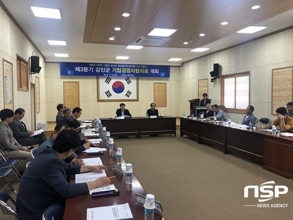 NSP통신-강진군이 24일 개최한 제3분기 강진군 기업경영자협의회. (강진군)
