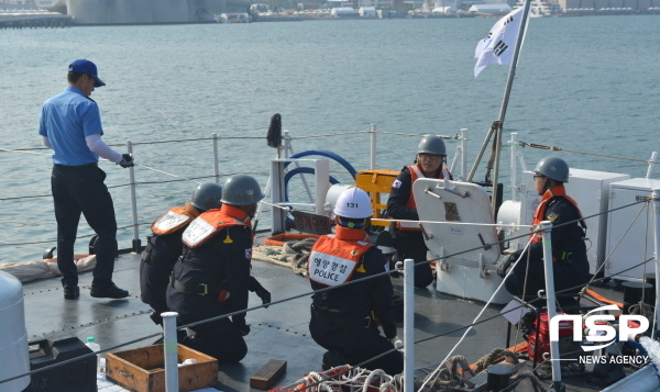 NSP통신-여수해경이 구조·안보 대응 태세 확보와 함정의 안전운항, 긴급 상황의 효과적 대처, 직무수행 능력향상을 위한 해상종합훈련을 진행하고 있다. (여수해경)