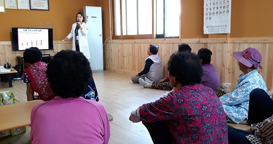 NSP통신-▲당진시가 난지섬에서 찾아가는 치매예방교육을 진행했다. (당진시)