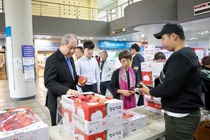 [NSP PHOTO]전주대, 장수사과 직거래 장터 운영