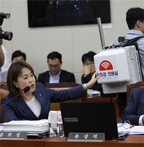 [NSP PHOTO]송희경 의원 국정감사장에 백팩 기지국 시연규제 합리적으로 개선해야