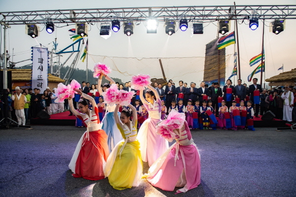 NSP통신-목포항구축제, 천년의 사랑 공연 모습 (2019 목포항구축제 갯가풍어길놀이)