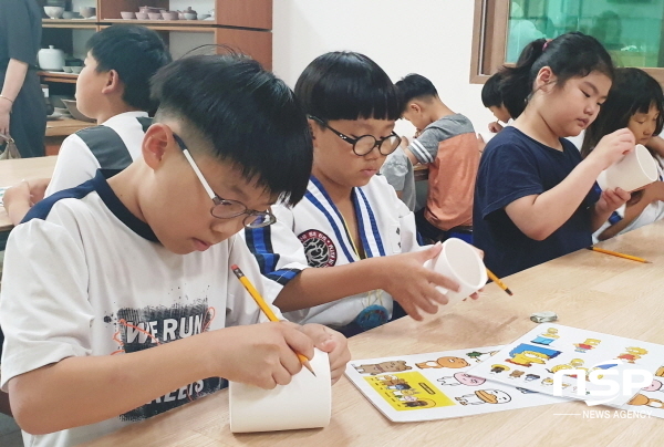 NSP통신-경상북도교육청은 초등학생 방과후 돌봄 사각지대 해소를 위해 마을밀착형 지역특화 돌봄사업 굿센스를 운영중이라고 밝혔다. (경상북도교육청)