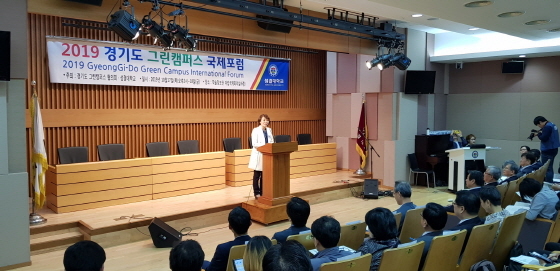 NSP통신-17일 성결대학교 학술정보관에서 열린 경기도 그린캠퍼스 국제포럼에 참석한 안혜영 경기도부의장이 인사말을 하고 있다. (경기도의회)