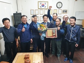 [NSP PHOTO]서울 마포구 공덕시장상인회, 노웅래 의원에 감사 표창장 수여