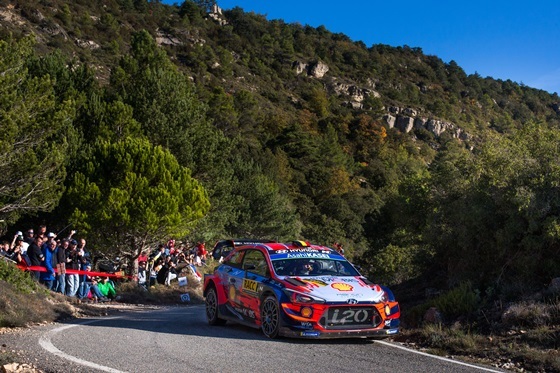 NSP통신-스페인 타라고나(Tarragona) 주에서 열린 2019 월드랠리챔피언십 13차 대회에서 우승을 차지한 현대자동차 i20 Coupe WRC 랠리카가 달리고 있는 모습
