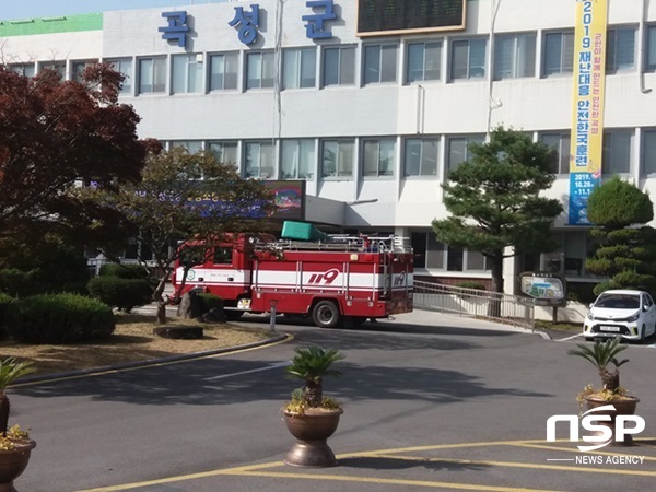 NSP통신-곡성군이 지난 29일 군청사에서 실시한 화재 대피훈련. (곡성군)