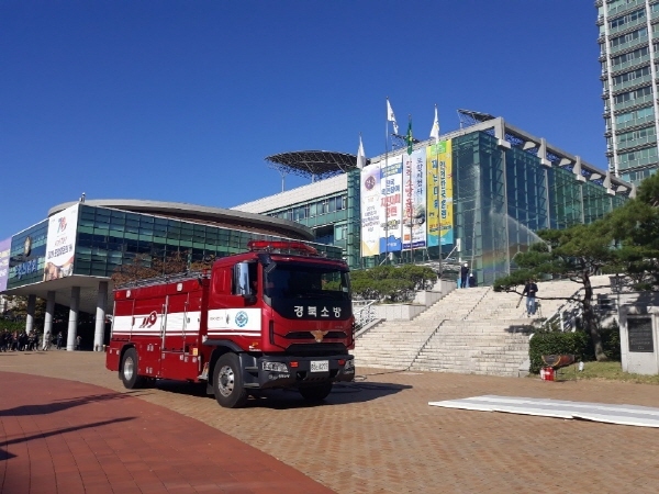 NSP통신-포항시시설관리공단은 30일 포항시청사에서 포항남부소방서(효자119안전센터)와 합동으로 소방훈련을 실시했다. (포항시 시설관리공단)