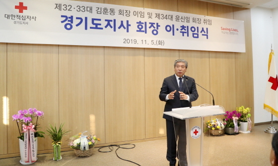 NSP통신-5일 송한준 경기도의장이 대한적십자사 경기도지사 회장 이·취임식에서 축사를 하고 있다. (경기도의회)