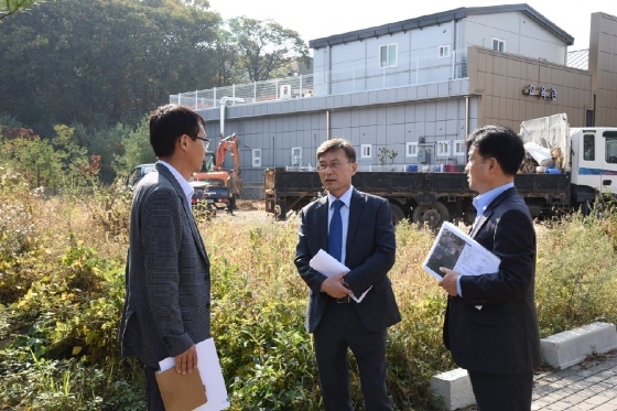 NSP통신-정하영 김포시장이 신도시 현장 점검을 하고 있다. (김포시)