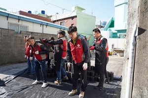 [NSP PHOTO]롯데건설, 부산지역에 사랑의 연탄 기부