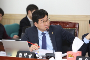 [NSP PHOTO]권락용 경기도의원, 돼지열병 담당 소관부처마다 달라 방역국 신설해야