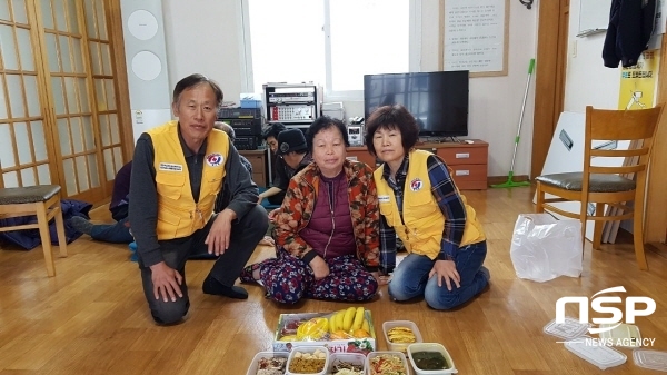 NSP통신-영양군은 27일 영양군여성단체협의회가 주관하고, 대한적십자영양군지회 해솔봉사회가 주최하는 무의탁 어르신에게 생신상 차려 드리기 사업을 실시했다. (영양군)