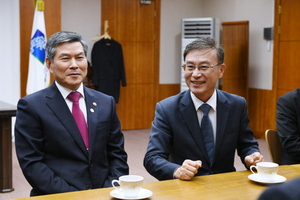 [NSP PHOTO]정하영 김포시장, 접경지역 지자체와 국방부 간담회 참석