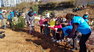 [NSP PHOTO]순천시, 시민의 숲 조성을 위한 나무심기 행사 개최