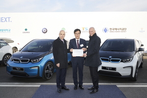 [NSP PHOTO]영남이공대, BMW 순수 전기차 i3 기증 받아