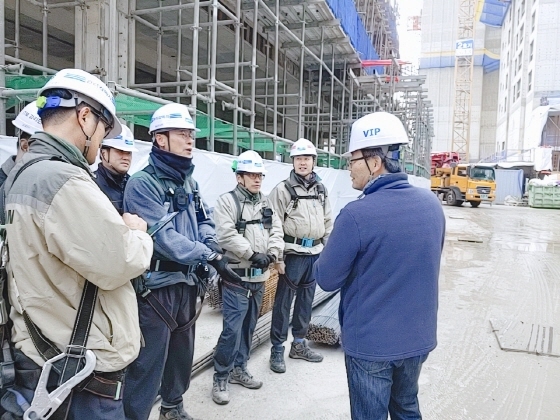 NSP통신-광명시는 동절기 한파와 폭설로 인한 사고를 사전에 예방하고자 관내 재개발·재건축 공사현장 안전점검을 실시했다. (광명시)