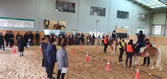 NSP통신-전주기전대학교에서 진행된 말산업 국가자격 취득자 보수교육 모습. (한국마사회)