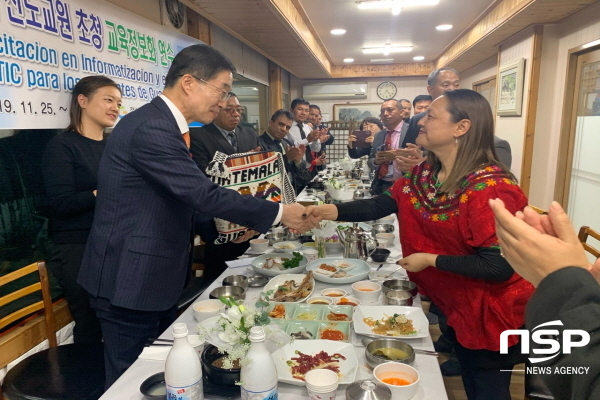 NSP통신-경상북도교육청은 지난달 25일부터 이번 달 6일까지 12일간 과테말라공화국 교원 17명을 초청해 실시한 교육정보화 연수가 큰 성과를 거두었다고 11일 밝혔다. (경상북도교육청)