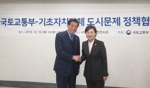 [NSP PHOTO]윤화섭 안산시장, 김현미 국토부장관 만나 현안사업 건의